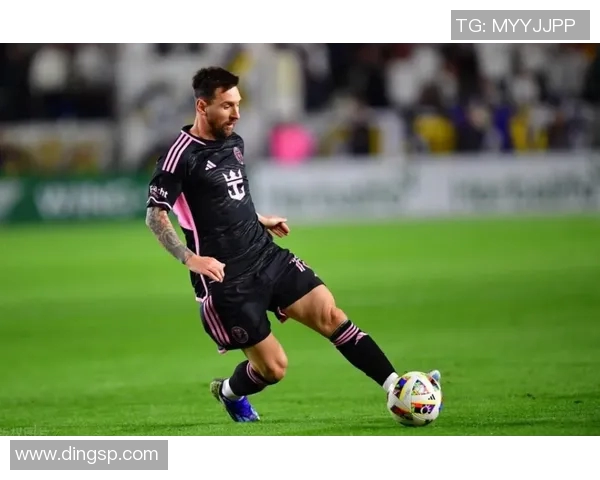 美式足球明星卷入谋杀案引发社会热议与法律争议